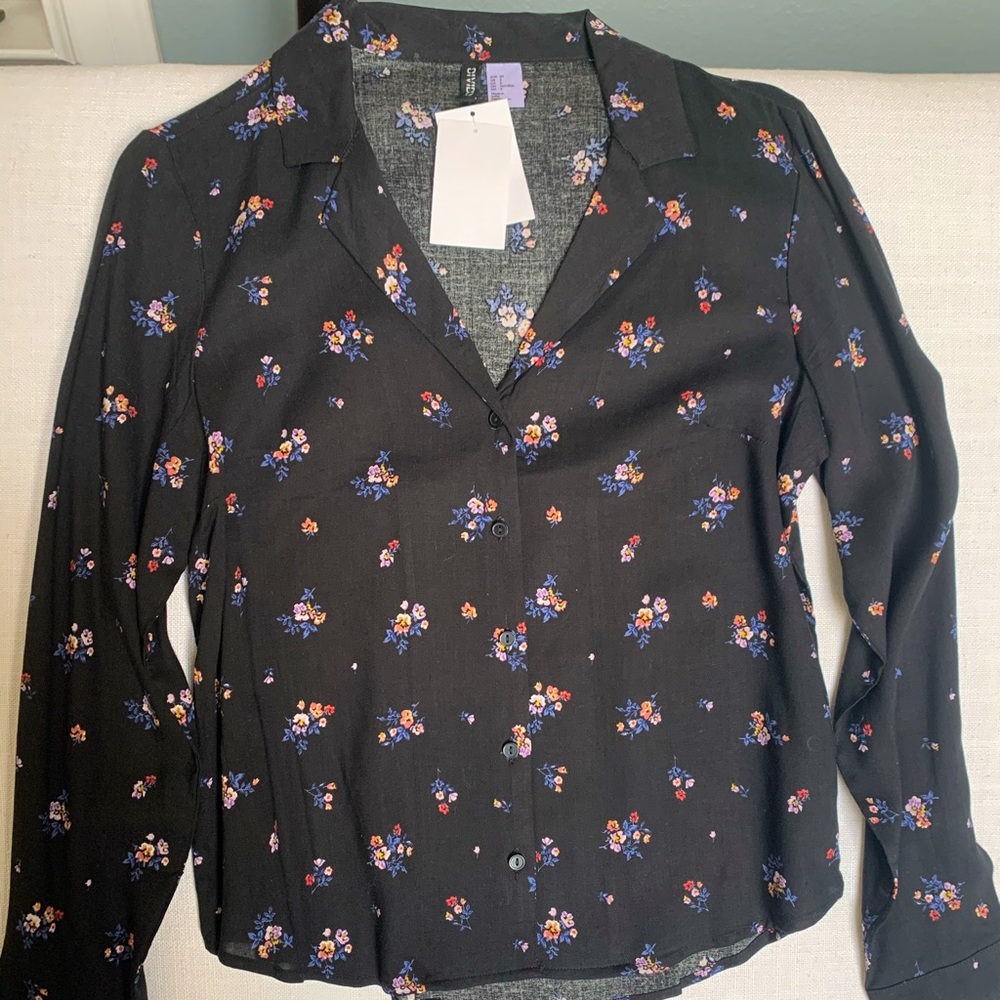 NEW! Black Button-Down Mini Floral Collared Blouse